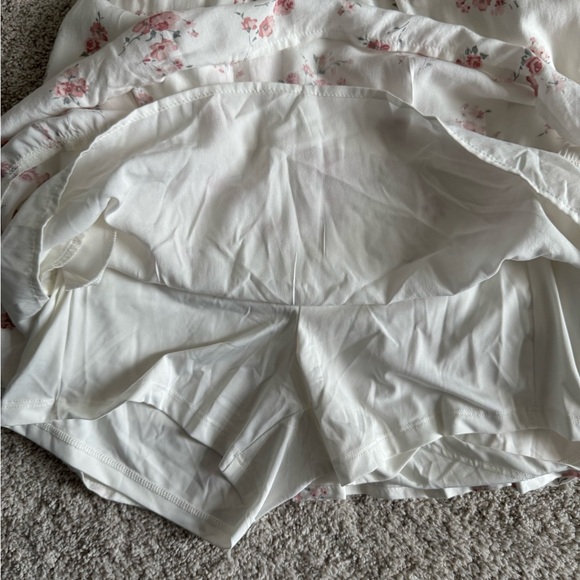 Hollister Floral Mini Dress with Shorts and Pockets NWT - Picture 9 of 9